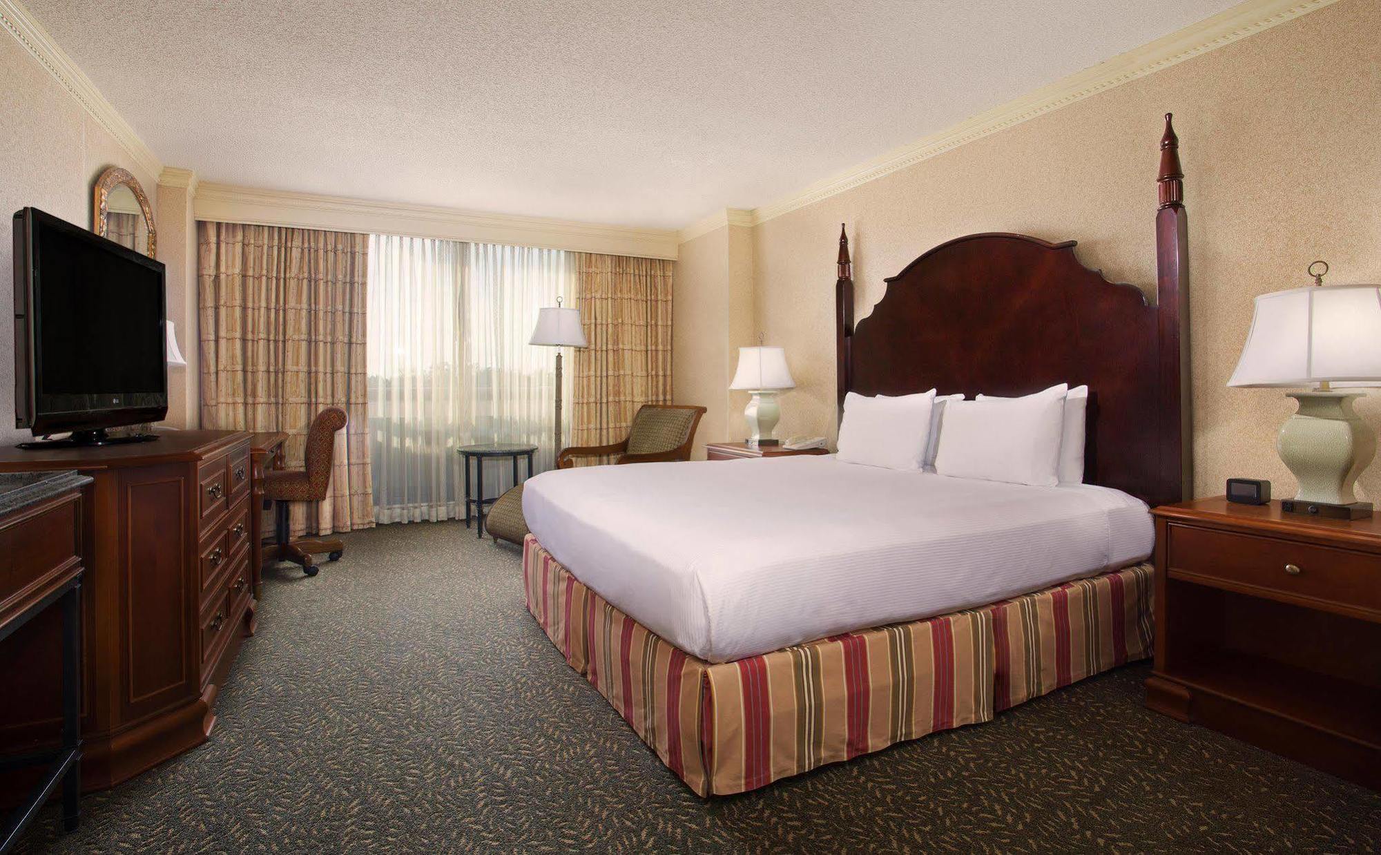 Hilton New Orleans Airport 4*